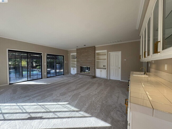 Building Photo - 1295 Whispering Oaks Pl