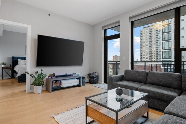 Building Photo - 740 Portland Ave