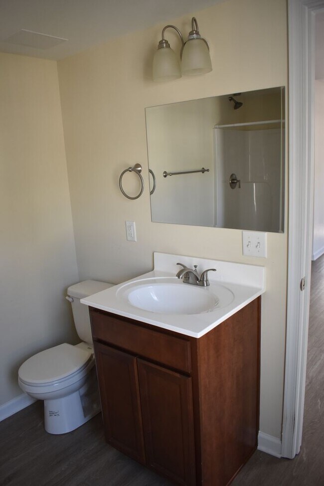 Building Photo - 1211 Villa Ln