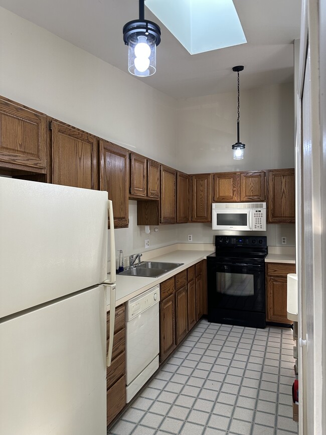 Kitchen - 25150 Jefferson Ct