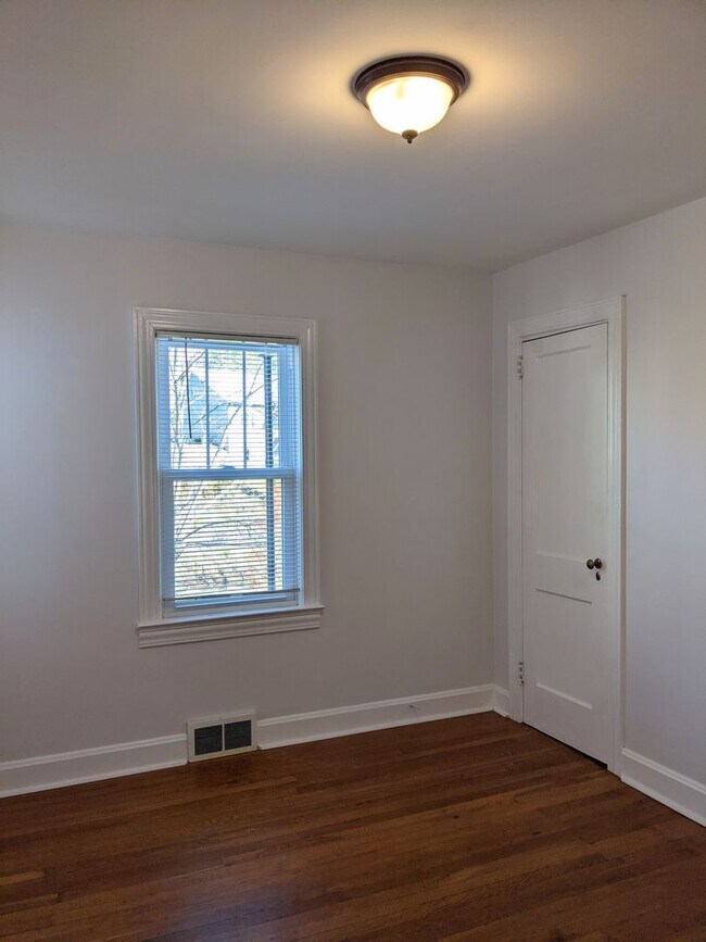 Building Photo - Beautiful Asheville Rental in the Malvern Hills Neighborhood!