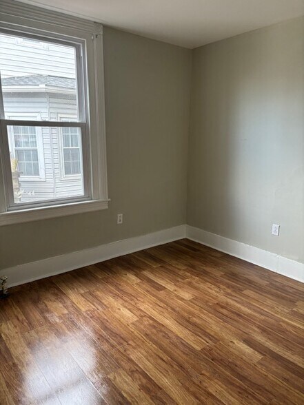 Building Photo - 8 Cherry St