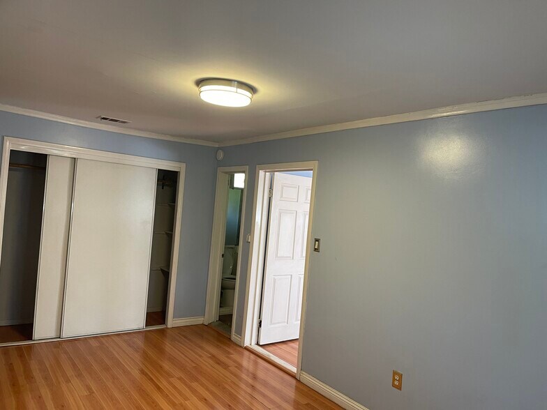 Building Photo - 13012 McKinley Ave