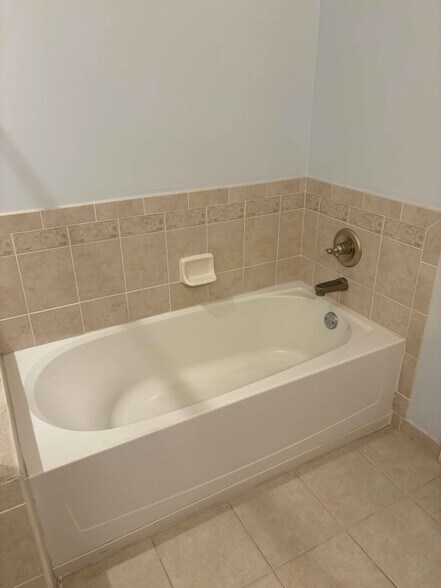 Master Tub - 300 W Elm St