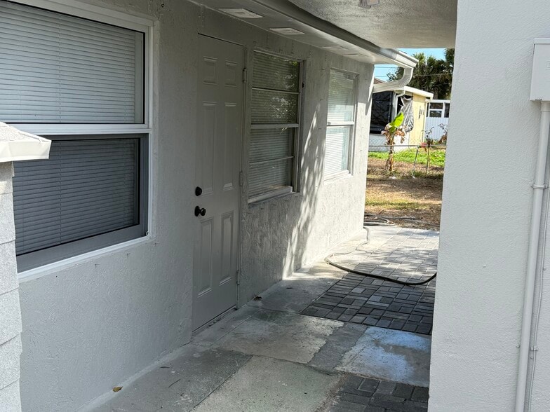 Building Photo - 1539 Magnolia Dr