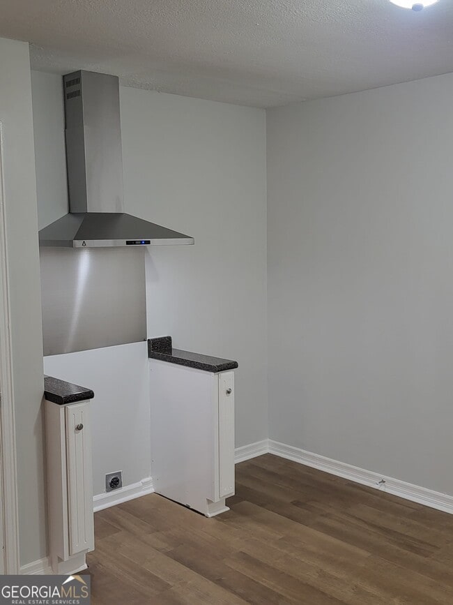 Building Photo - 1710 W Highland Ave