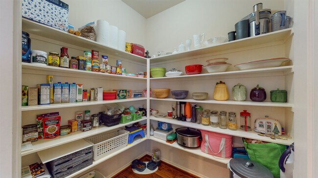 Building Photo - 1321 Paige St