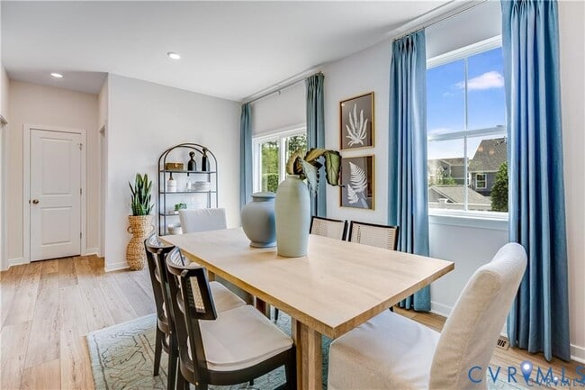 Building Photo - 8768 Pioneer Hl Dr