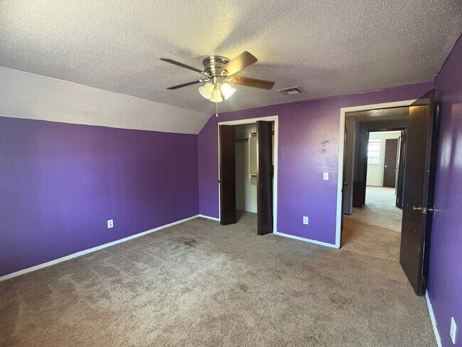 Building Photo - Three bedroom home in Del City