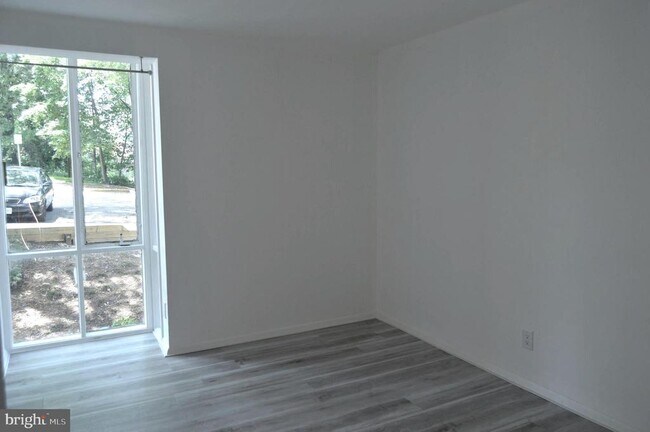 Building Photo - 2636 Fort Farnsworth Rd
