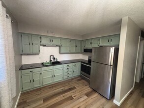 Building Photo - 2 Bedroom Duplex in Council Bluffs – Updat...