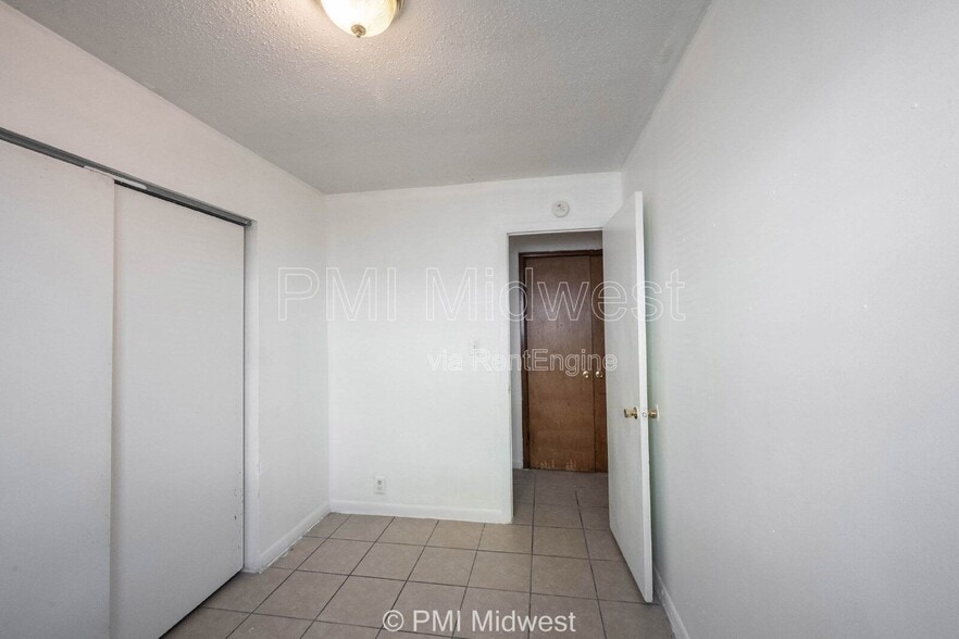 Building Photo - 8124 E 37th Pl