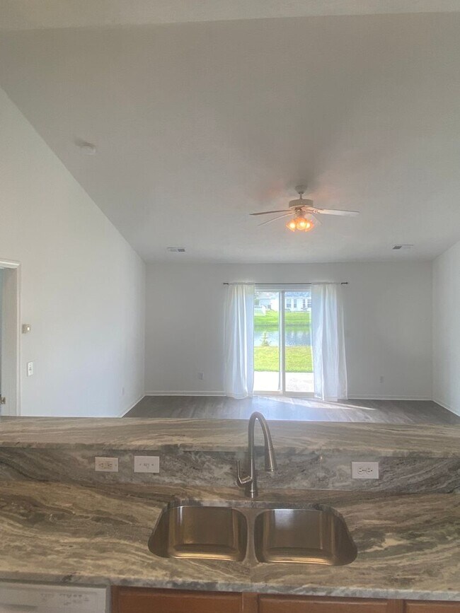 Building Photo - Walkers Woods - 3 Bed / 2 Bath Single Family Home for Rent