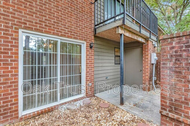 Building Photo - 593 Travelers Blvd