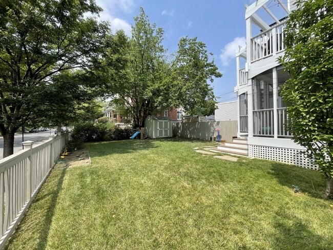 Building Photo - 1700 D St SE