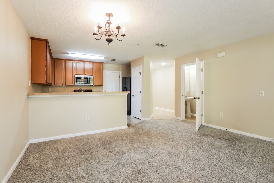 Building Photo - 899 Black Cherry Dr S