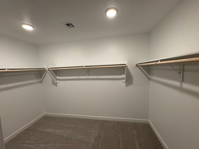 Building Photo - 3354 S 180th Ln