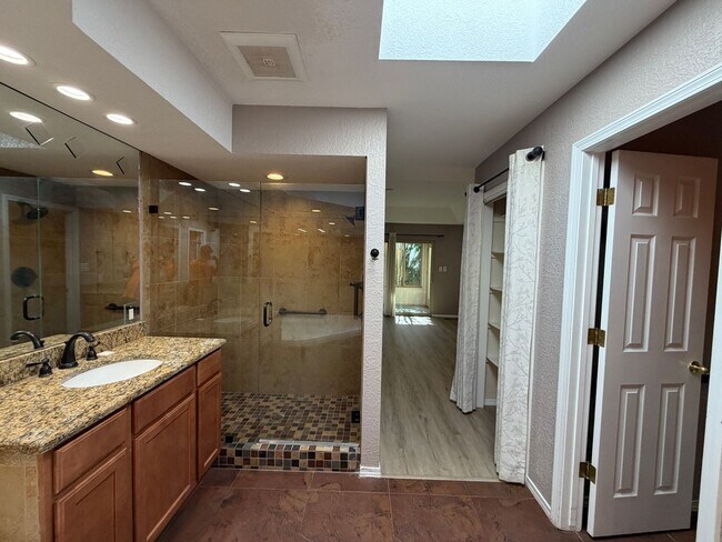 Building Photo - 2 Bedroom Single Story Home Available Near Paseo Del Norte Blvd NE & Wyoming Blvd NE!