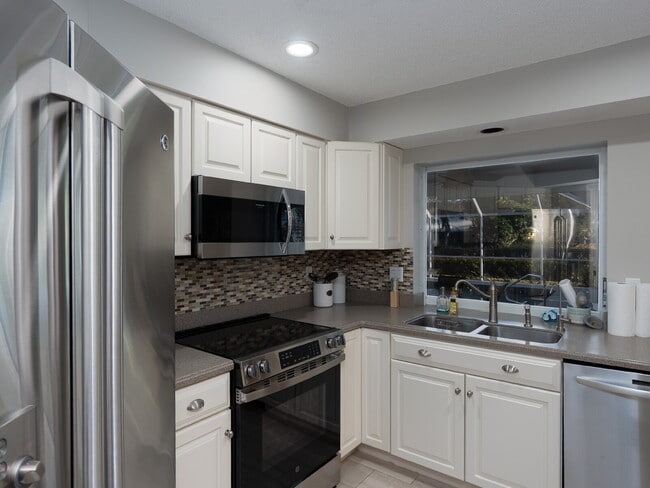 Building Photo - Turkey Furnished 3 Bed Pool Home in Venice