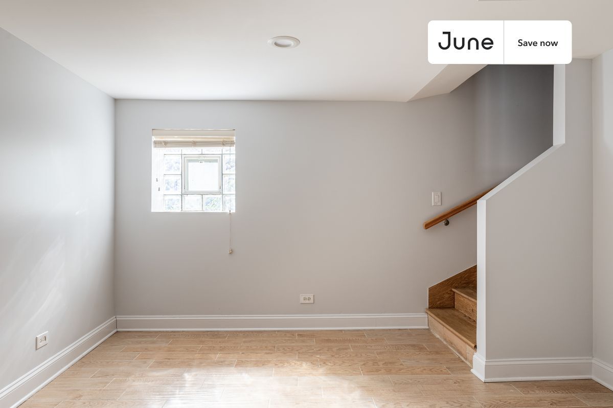 Building Photo - 3020 N Sawyer Ave