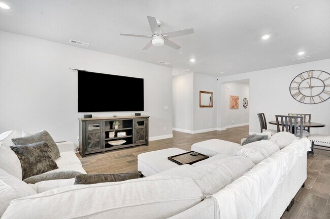 Building Photo - 4133 Sierra Madre Ave