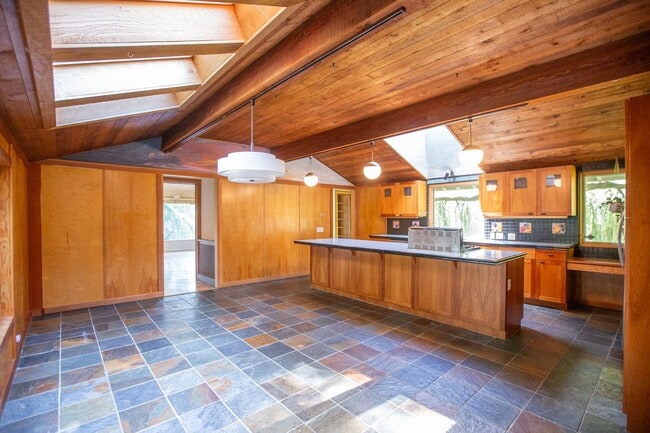 Building Photo - Mid Century 3 Bedroom Home Available Now i...