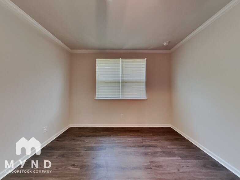 Building Photo - 707 Riverwood Pass