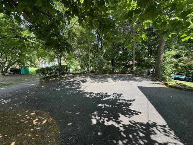 Building Photo - 11 Tree Haven Ln