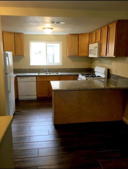 Building Photo - 625 D St