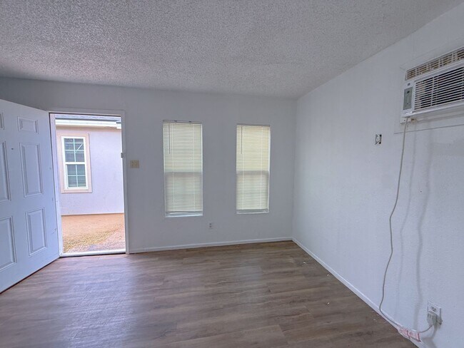 Building Photo - Spacious 1 Bedroom Apartment in Lubbock!