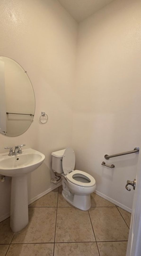 Building Photo - 6015 Dubois Pl
