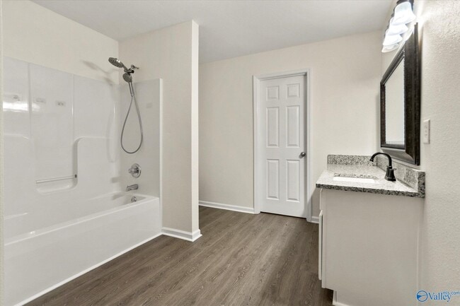 Building Photo - 223 Dormont Dr NE