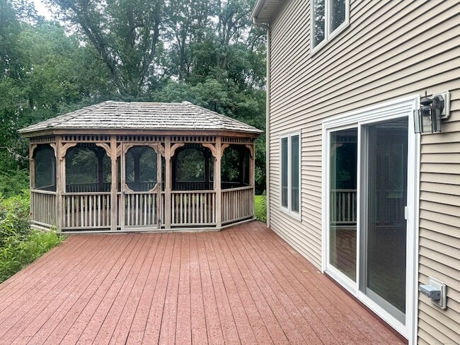 Building Photo - 85 Debbie Dr