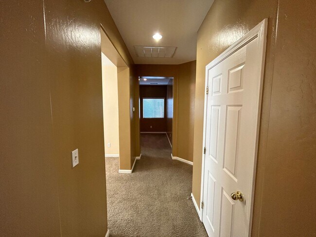 Building Photo - Beautiful 3 Bedroom/2 Bathroom + Office in...