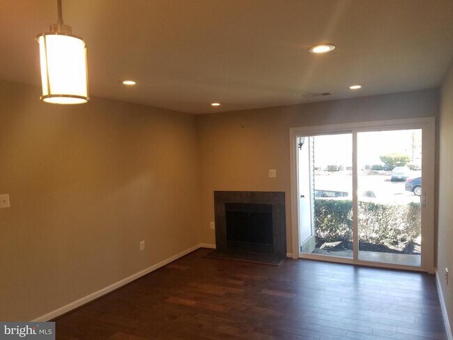 Building Photo - 8613 Beekman Pl