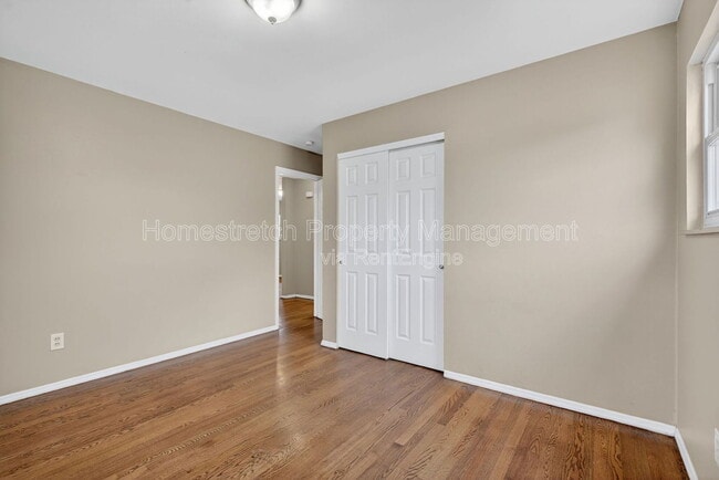 Building Photo - 2 Canary Ct