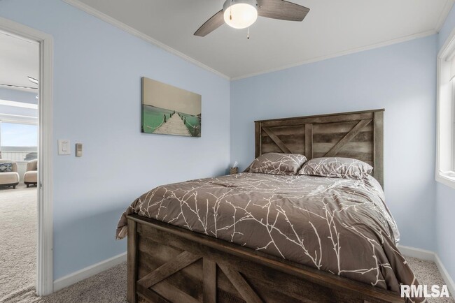 Building Photo - 15326 N River Beach Dr