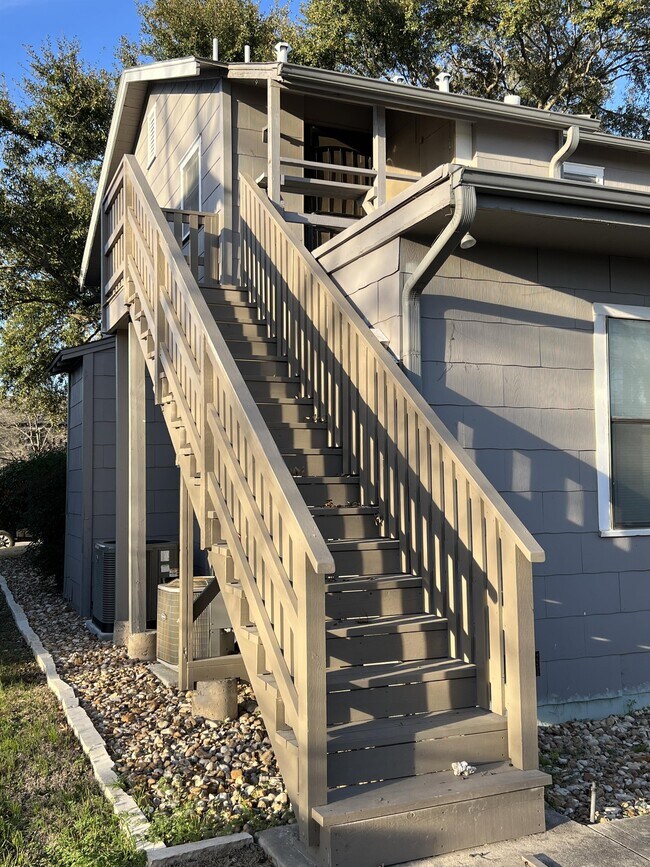 Building Photo - 430 Bryn Mawr Dr