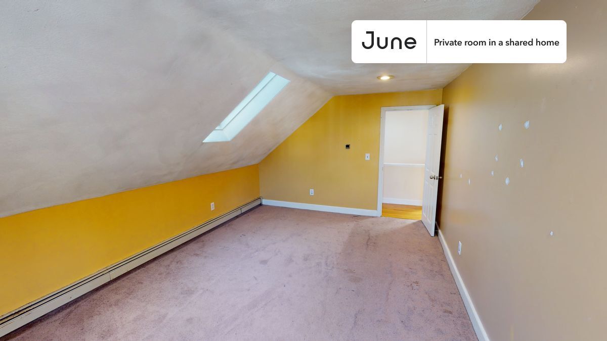 Building Photo - Room in Shared 6 bed/2 bath home