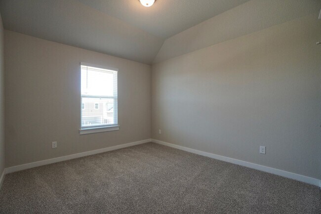 Building Photo - 136 Greinert Dr