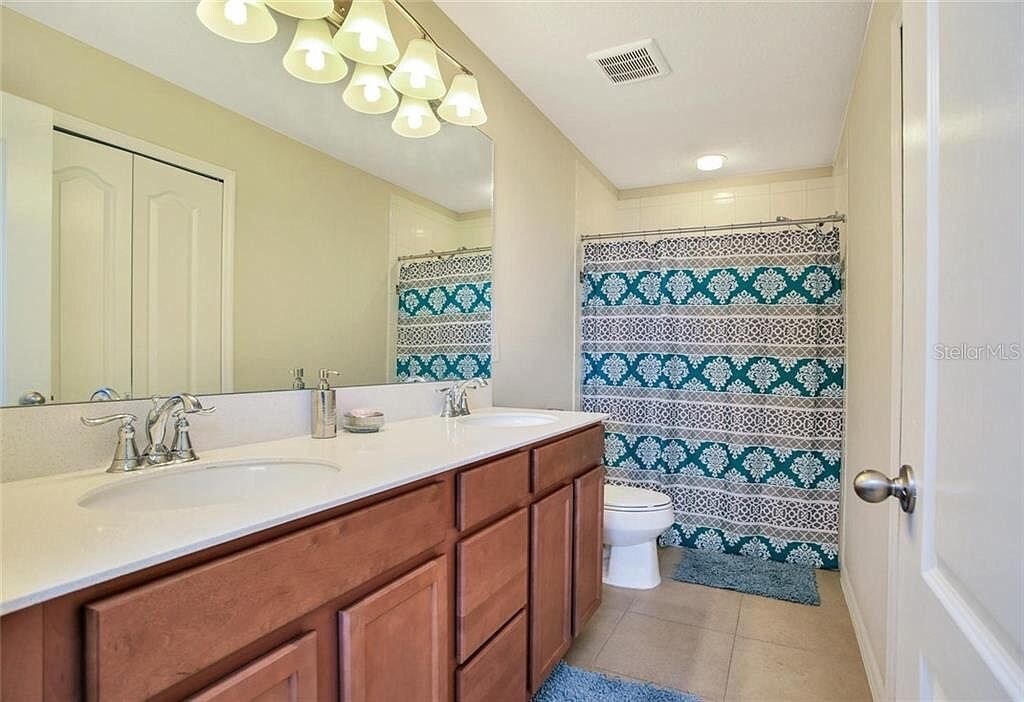 Master bathroom - 10958 Verawood Dr