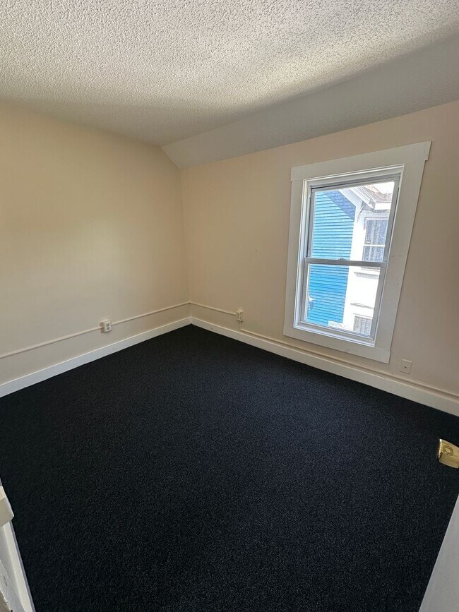 Building Photo - 144 Intervale Ave