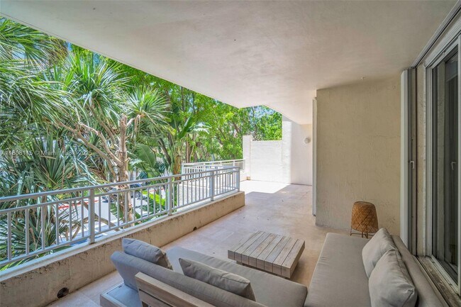Building Photo - 765 Crandon Blvd