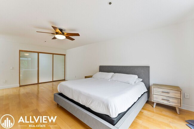 Building Photo - Fully Furnished Condo (2 Bed/2 Bath + Den) Nestled in the Coveted Newport Heights Community!