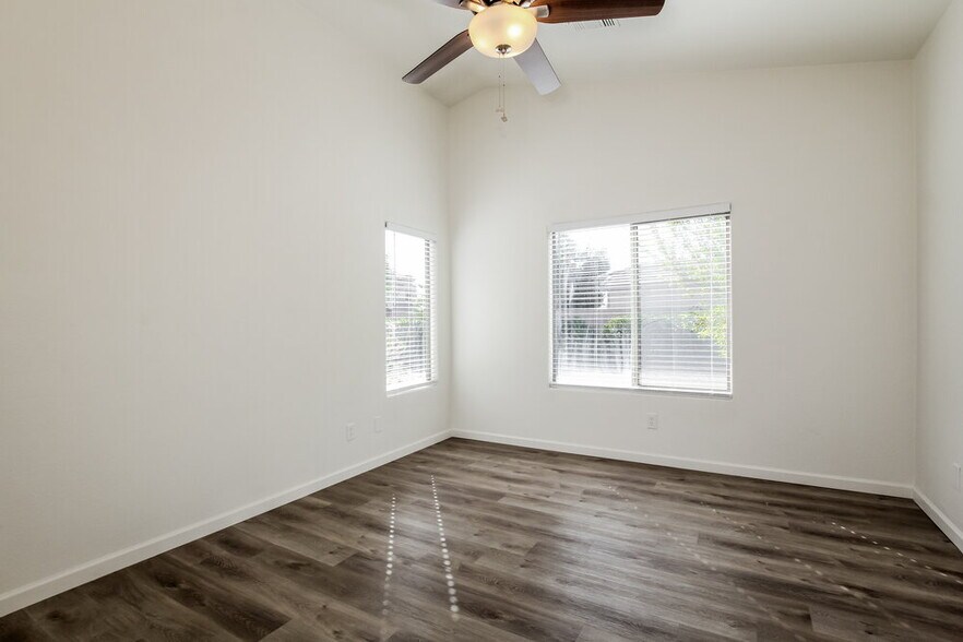 Building Photo - 13362 W Mauna Loa Ln