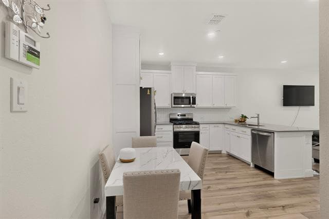 Building Photo - 605 Friendswood Dr