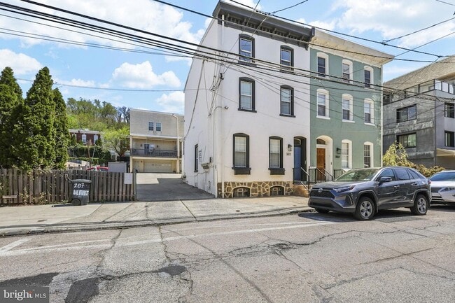 Building Photo - 3871 Terrace St