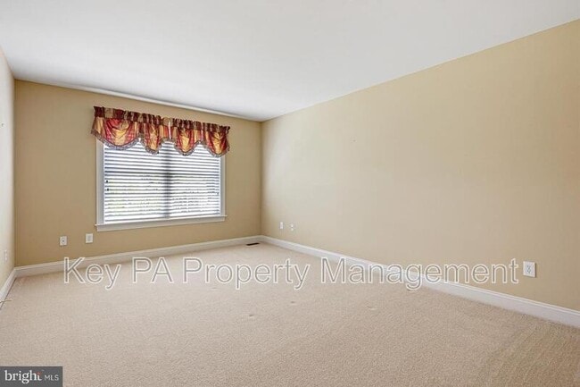 Building Photo - 155 Harrogate Dr