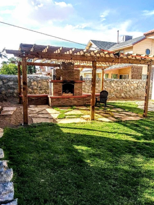 Building Photo - 12032 Meadow Gate Dr