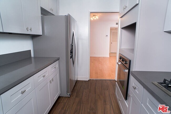 Building Photo - 416 N Oakhurst Dr